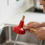 comment déboucher un évier avec une ventouse